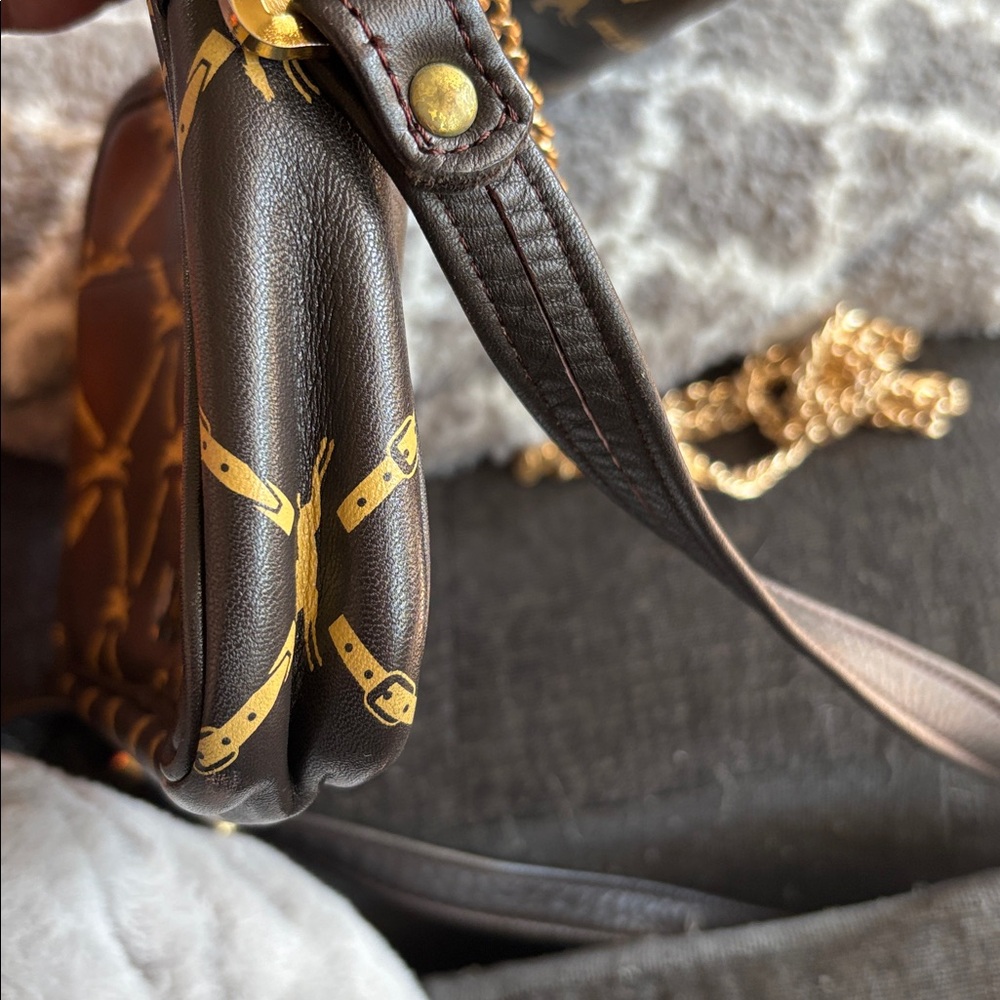 Longchamp Brown and Gold Crossbody Bag with Elegant Chain Detailing - Picture 5 of 10